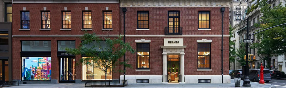 A welcome banner for Juan's store