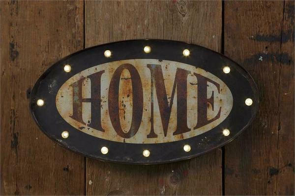 A welcome banner for Kellies House of Country Home Decor and Lighting  booth