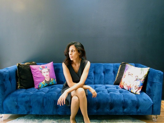 A welcome banner for Anat perez gold jewelry