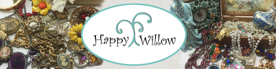 A welcome banner for Happy Willow Vintage