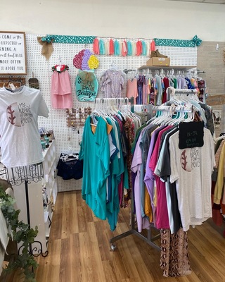 A welcome banner for Sassy Bella Boutique 