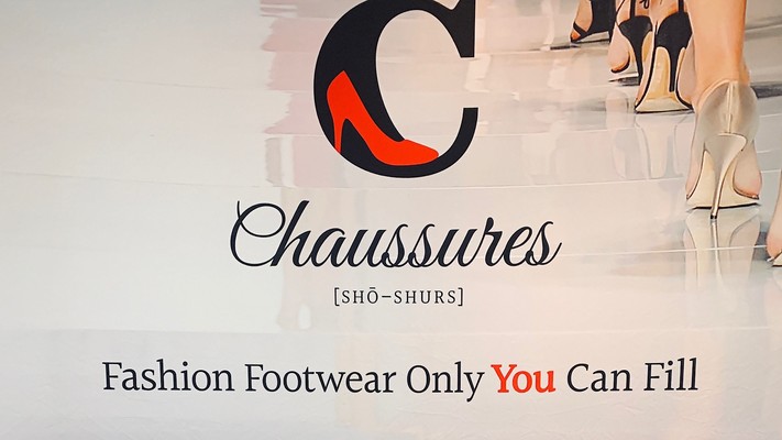 A welcome banner for Chaussures