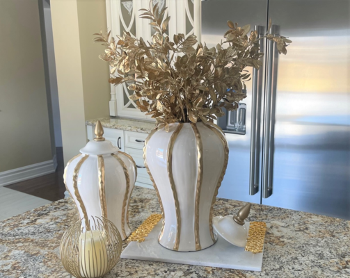 A welcome banner for Rozey Home Decor
