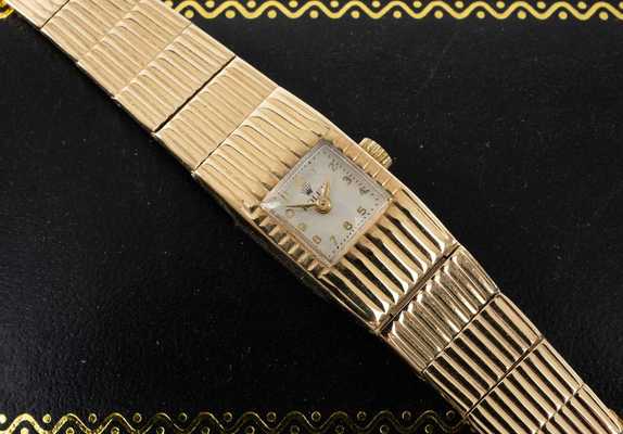 A welcome banner for goldvintagewatchesmcr    @IG