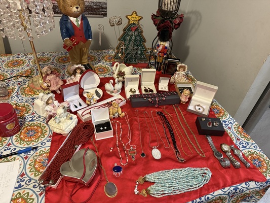 A welcome banner for Victoria's store