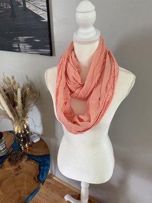 A welcome banner for LookGreat4Less's booth